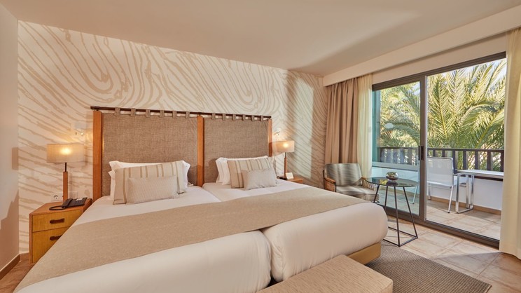 Deluxe Ocean Front Room